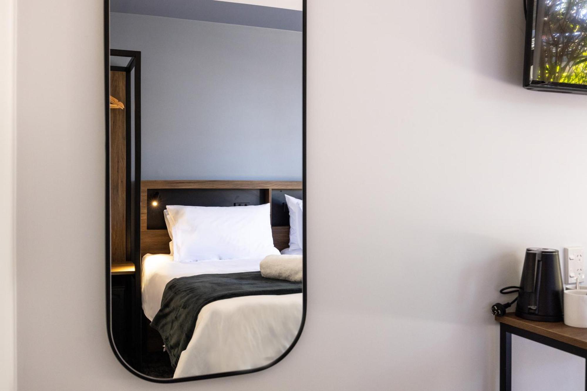 Haka House Rotorua Hostel Kültér fotó A mirror