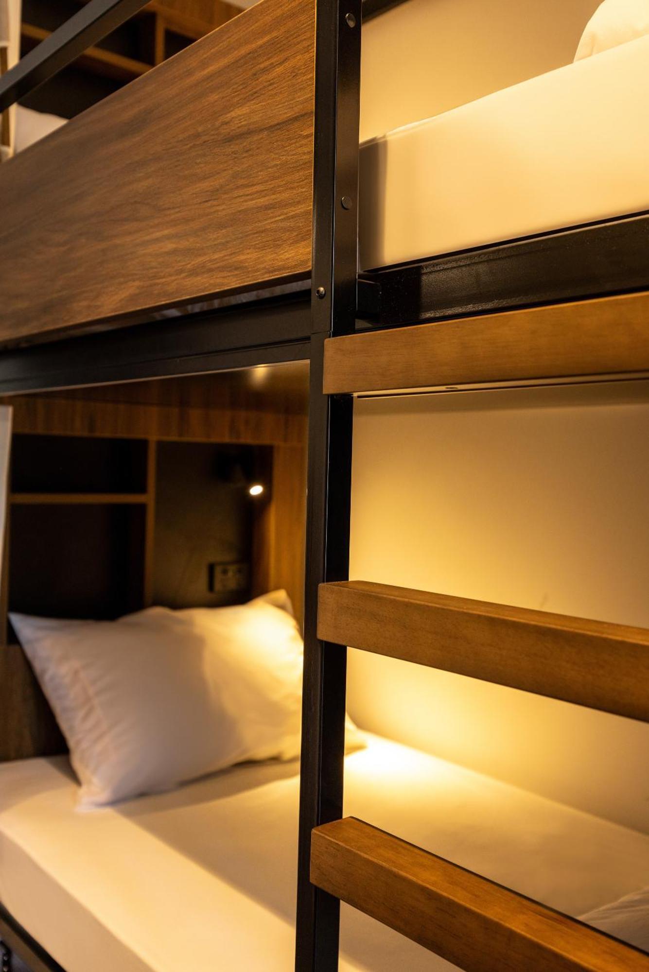 Haka House Rotorua Hostel Kültér fotó A capsule hotel in Tokyo