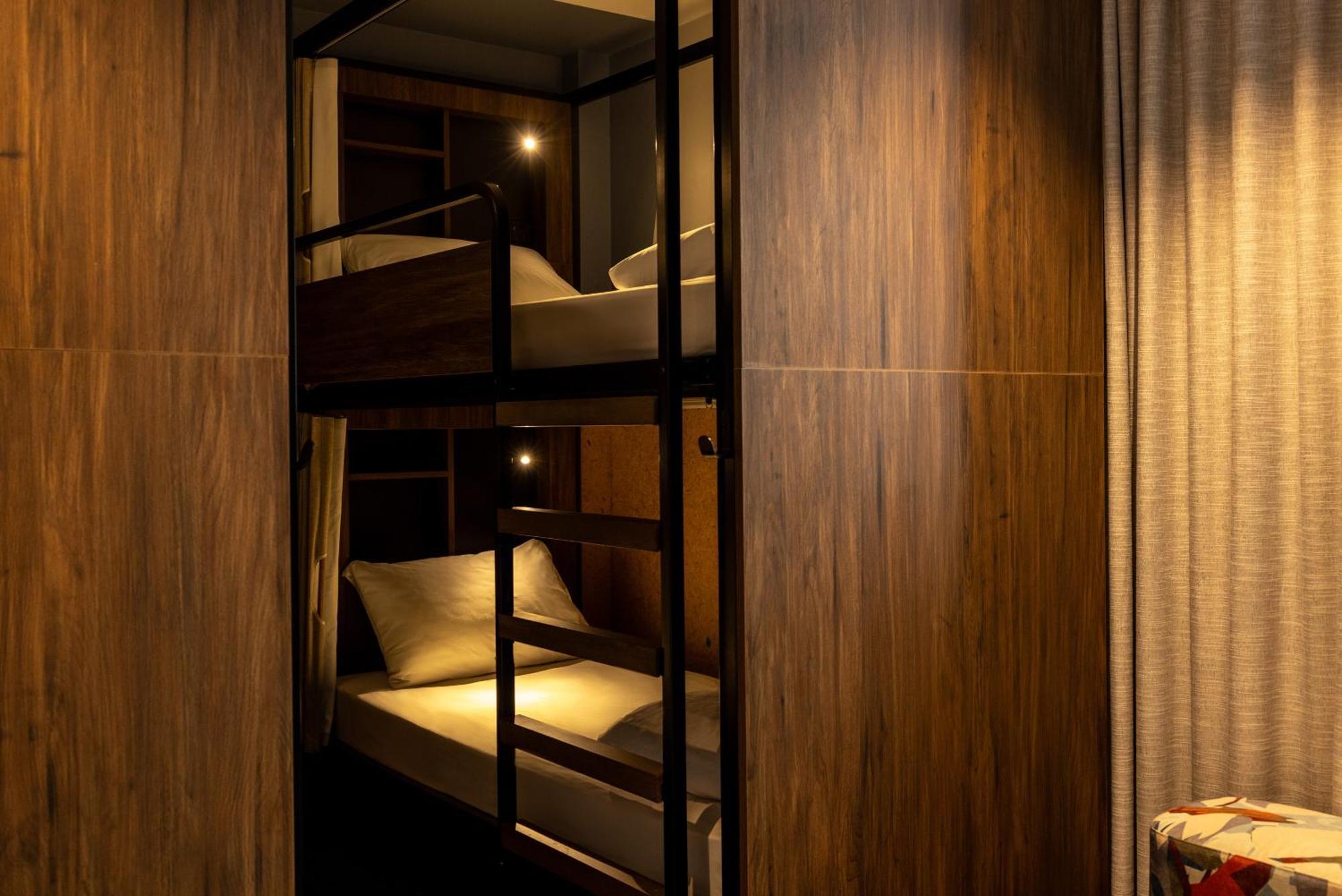 Haka House Rotorua Hostel Kültér fotó A capsule hotel in Tokyo