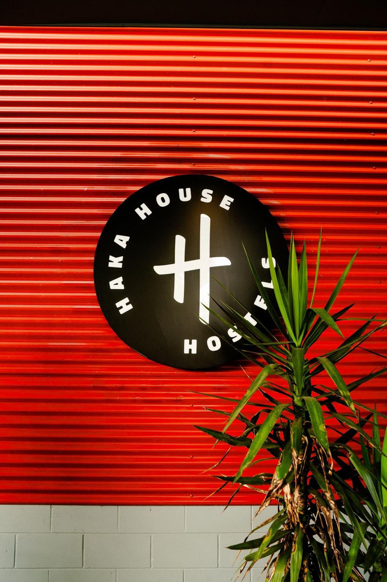 Haka House Rotorua Hostel Kültér fotó Haka House